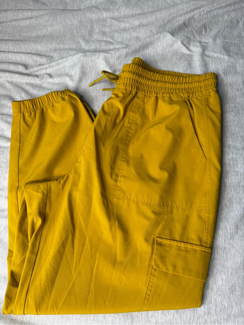 Women’s Old Navy Mustard Cargo Jogger Pants - Elastic Waist